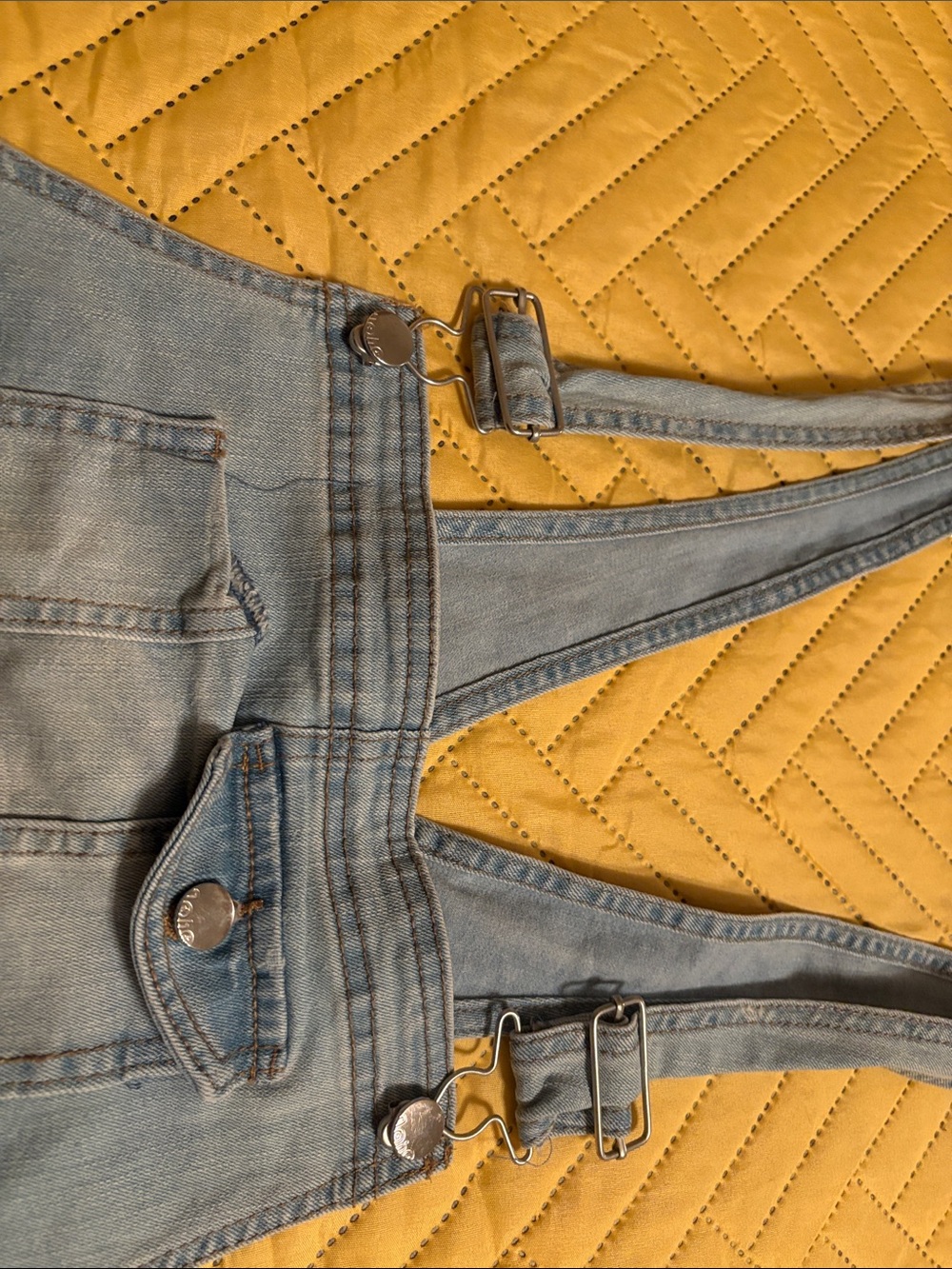 No Boundaries Light Wash Distressed Jean Shorts - Picture 4 of 5